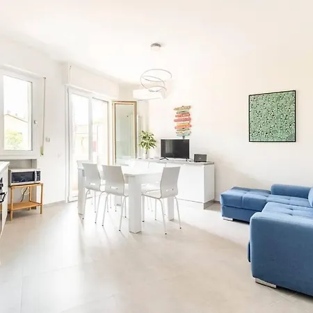 Spazioso A 5 Minuti A Piedi Dal Mare Apartment